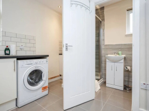 Bedford Hospital Studio Apartment - Victoria B