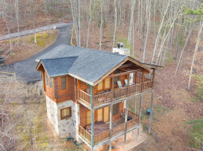 Private Smoky Mtn Log Home w/ 2 Decks + Hot Tub!