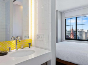 Motto by Hilton Washington DC City Center