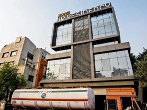 Hotel Jr Residency by OYO Rooms