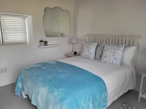 5 Bedroomed Fisherman's Cottage in Struis Bay