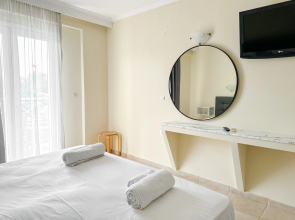 Kavos Plaza Hotel