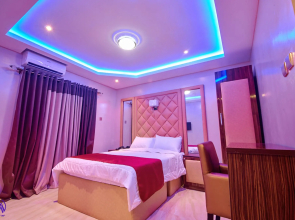 Double M Exquisite Suites and Lounge