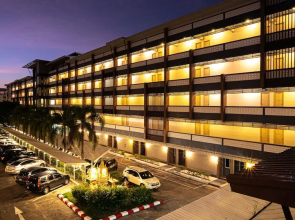 B2 Korat Night Market Boutique