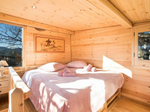 Romantic Tree House