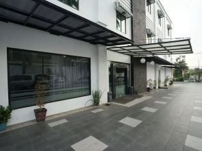 OYO 1282 Feodora Airport Hotel