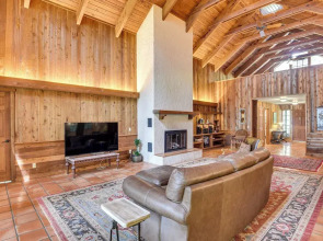 Little Lake George Hideaway w/ Furnished Boathouse