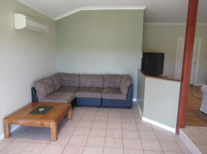 Albany Holiday House