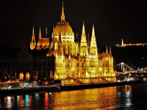 Parliament Apartment Downtown