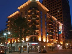 Courtyard Memphis Downtown