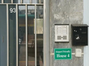 Airport Friendly House 4