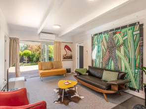 Retro Living - Water views
