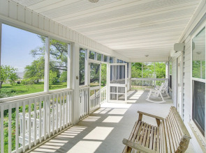 Waveland Vacation Rental - Walk to the Beach!