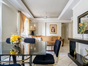 3 Bedroom apt 100m fr/ the Central Beach BC Edg401