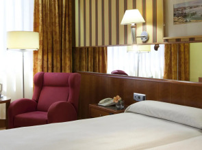 Отель Ilunion Les Corts Spa