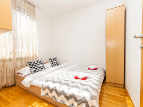 Modern 2bdr Apartment in the Center- Free Parking