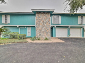 Private Dock: Charming & Spacious Rockport Abode!