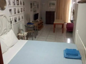 Awesome studio, 5 mins to beach, cafe, old town