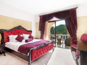 Le Chateau Lambousa Hotel