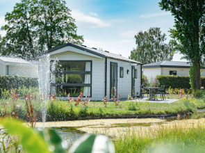 Well-maintained chalet with microwave, on a holiday park close to the Biesbosch