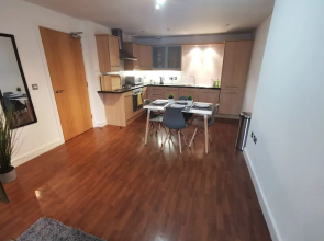 Voyager Apartments * Sleeps 6 * Parking