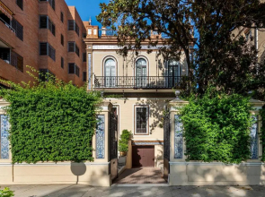 Villa Alfonso, Luxury Villa In Midtown, Parking