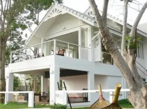 Le Lune by Chezpipli Hotel