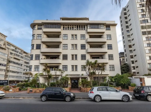 504 Knightsbridge Mansions