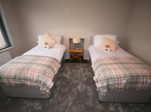 Malone Premium Cottage City Centre Access