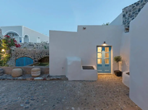 Alluvial Santorini Suites