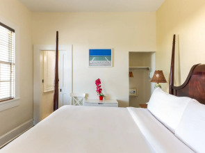 The Southernmost Inn - Adults Only