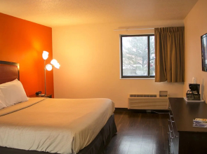 SkyLight Inn Cleveland - Willoughby