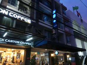 Apo Hotel
