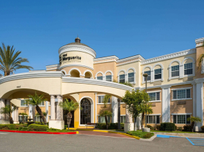 Hotel Marguerite Anaheim/Garden Grove, Trademark Collection by Wyndham