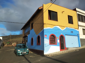 Blue Canary Hostel - Adults Only