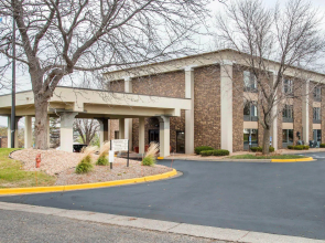 Holiday Inn Express & Suites Eden Prairie – Minneapolis by IHG