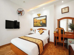 Queen Hotel Saigon Airport