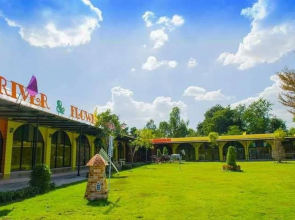 River & Flowers Resort