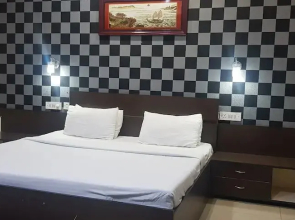 OYO Townhouse 651 Hotel Taksonz