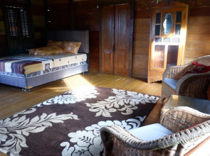 Rock and Wreck Dive Resort