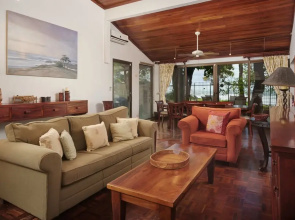 Casa Woodbine Beachfront House