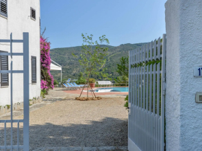 Octagonal villa with private pool and 10 beds-Villa Ottagonale