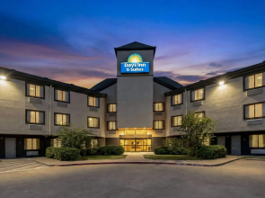 Days Inn & Suites by Wyndham DeSoto