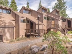 Hawk's Eye by Avantstay Cozy Condo w/ Views & Access to Northstar Resort Community