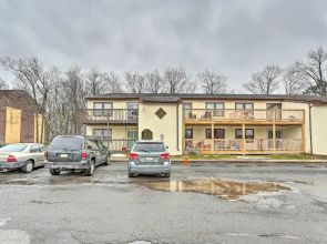 Inviting Poconos Getaway w/ Deck: Ski & Hike!