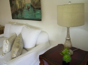 Kingston Luxury Condo Apartment