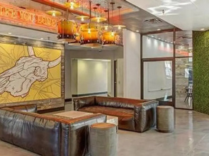 Texas State Capitol Flat- Social Living + Pool