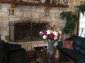 Twelve Oaks Hill Country Inn