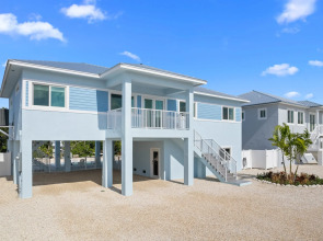 Blue Pearl Waterfront Oasis w Pool 70 Dock