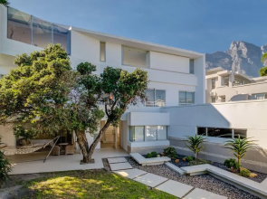 Six Bedroom Holiday Villa on Three Levels w Pool Silvertree